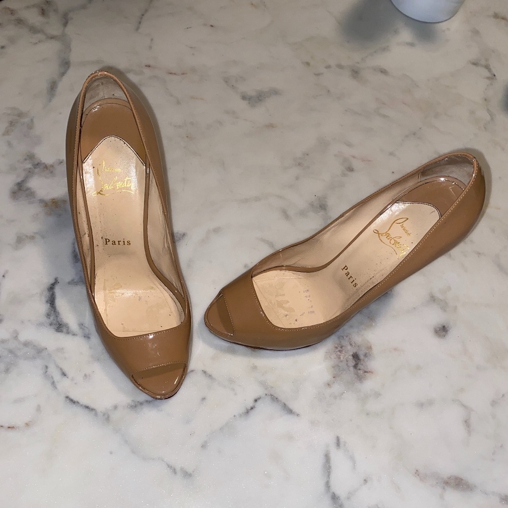 Tan Patent Leather Christian Louboutin peep toe heels size 39